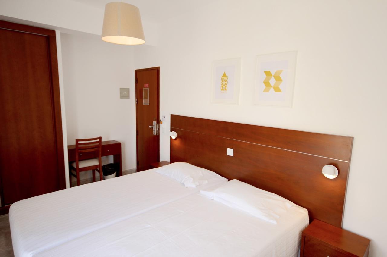 Hospedaria Buganvilia Alvor Bagian luar foto