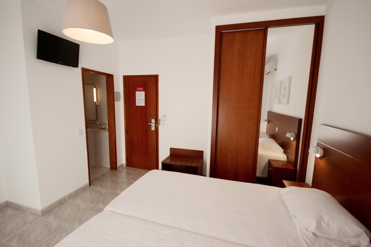 Hospedaria Buganvilia Alvor Bagian luar foto
