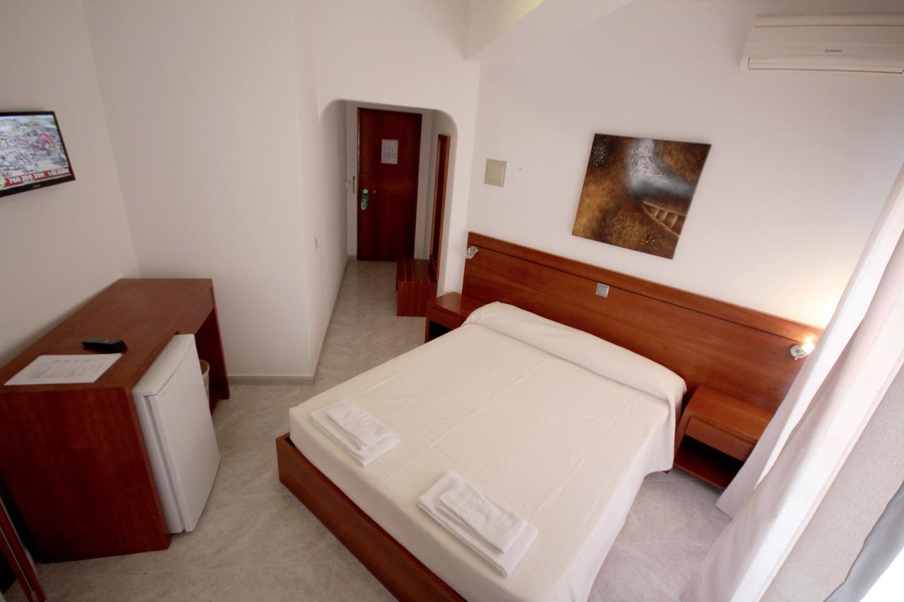 Hospedaria Buganvilia Alvor Bagian luar foto
